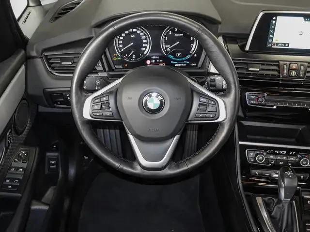 BMW 225