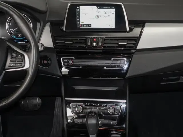 BMW 225