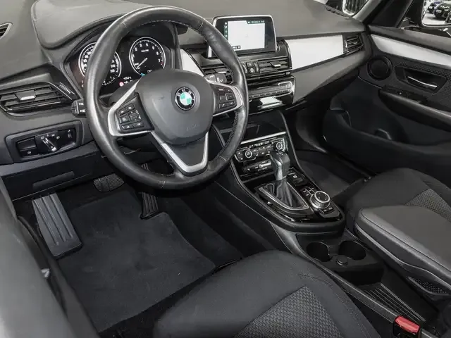 BMW 225