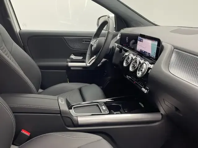 Mercedes-Benz EQA 300