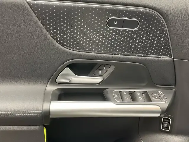 Mercedes-Benz EQA 300