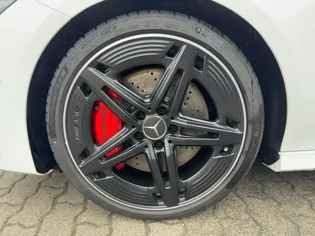 Mercedes-Benz CLA 35 AMG
