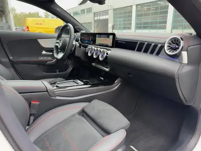 Mercedes-Benz CLA 35 AMG