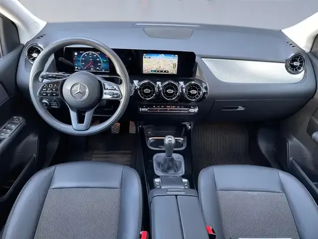 Mercedes-Benz B 180