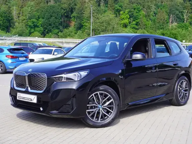 BMW iX1