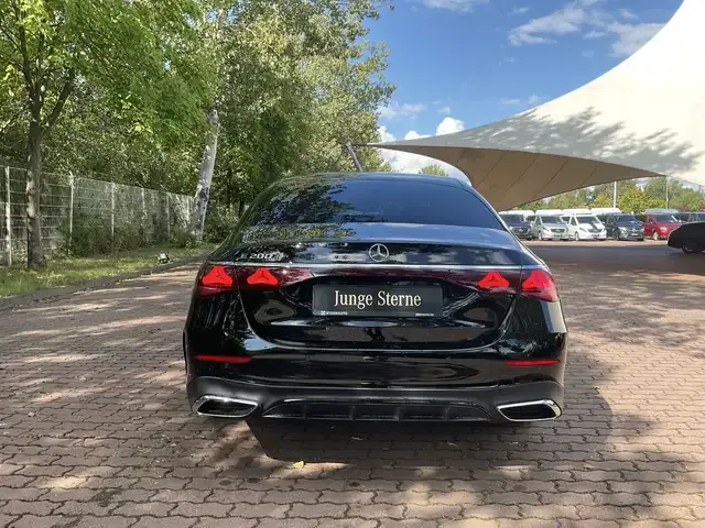 Mercedes-Benz E 200