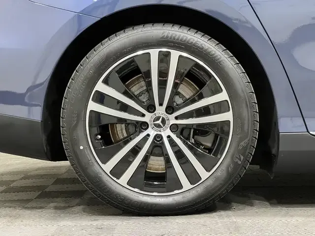 Mercedes-Benz EQE 300