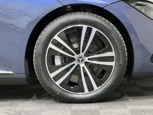 Mercedes-Benz EQE 300