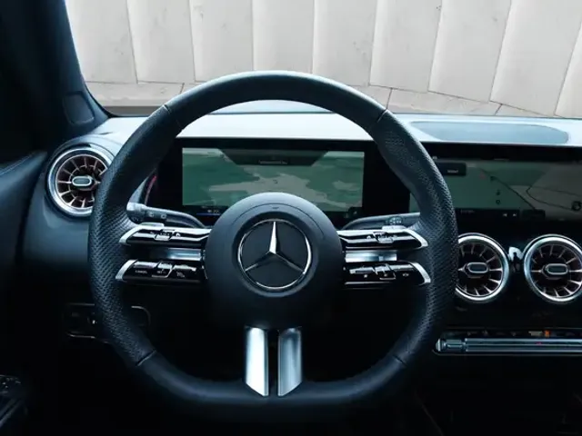 Mercedes-Benz EQB 300