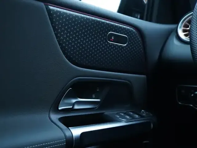 Mercedes-Benz EQB 300