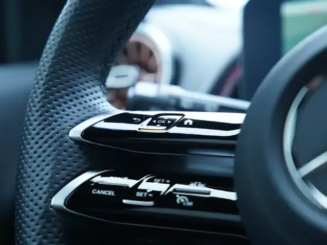 Mercedes-Benz EQB 300