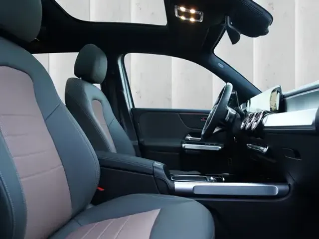 Mercedes-Benz EQB 300