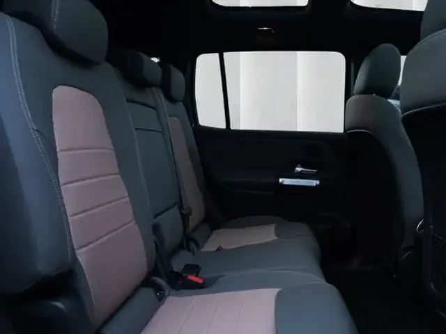 Mercedes-Benz EQB 300