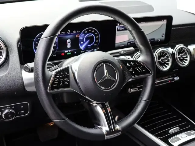Mercedes-Benz EQB 300