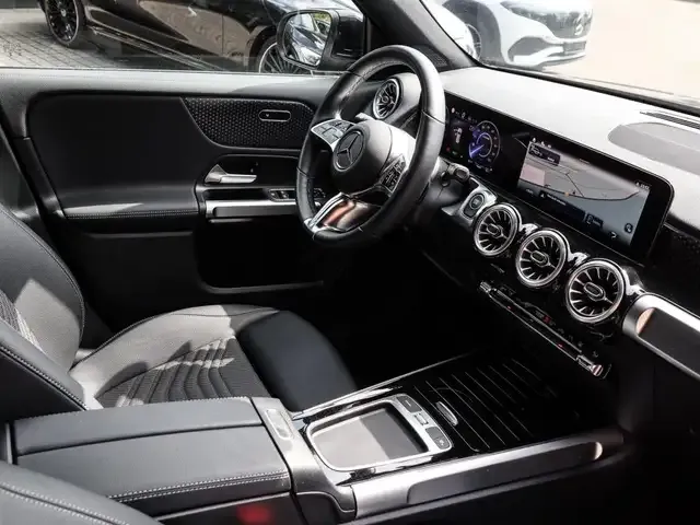 Mercedes-Benz EQB 300