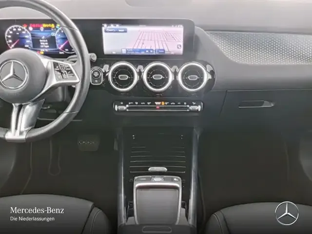 Mercedes-Benz GLA 220