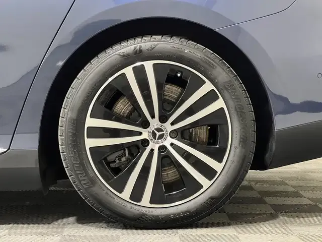 Mercedes-Benz EQE 300