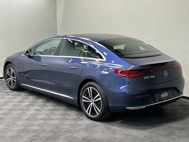 Mercedes-Benz EQE 300