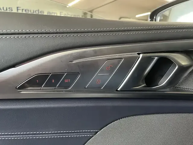 BMW 840