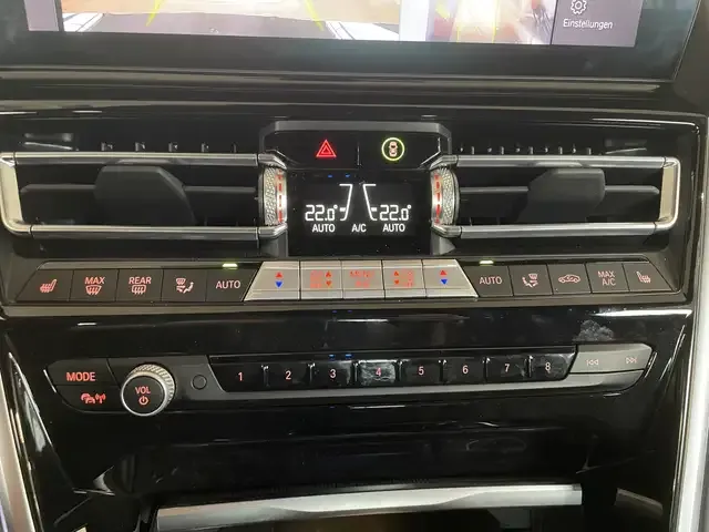 BMW 840