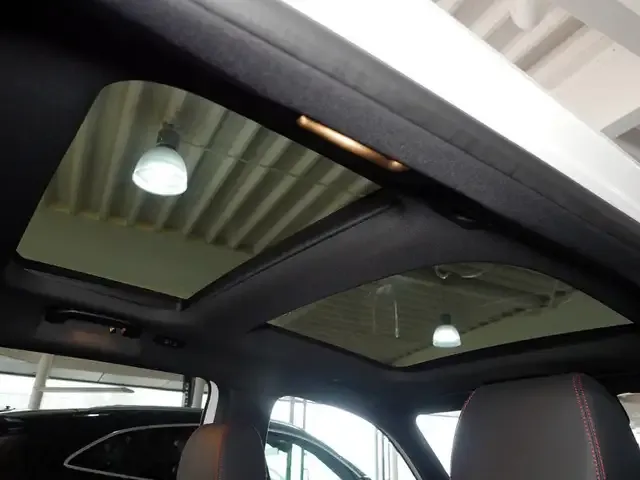 Mercedes-Benz EQB 350