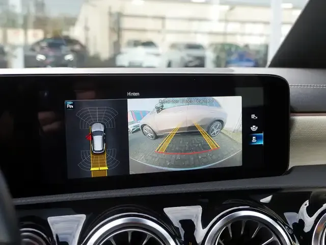 Mercedes-Benz CLA 180