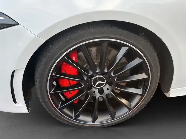 Mercedes-Benz A 35 AMG