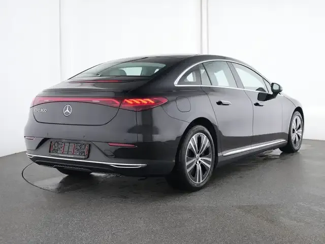 Mercedes-Benz EQE 300