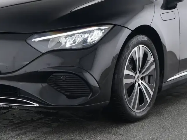 Mercedes-Benz EQE 300