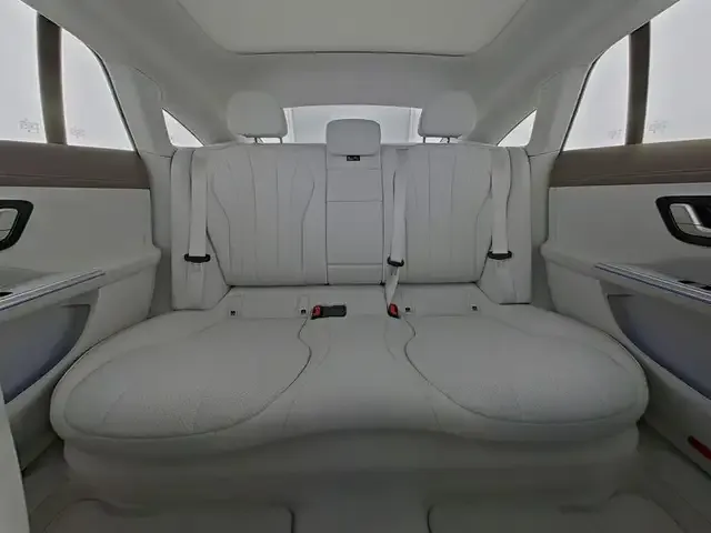 Mercedes-Benz EQE 300