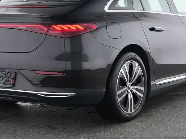 Mercedes-Benz EQE 300