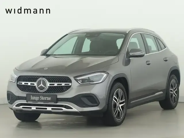 Mercedes-Benz GLA 220