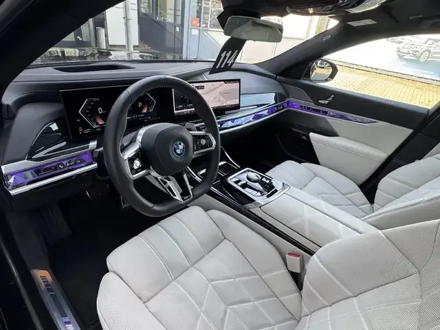 BMW 750