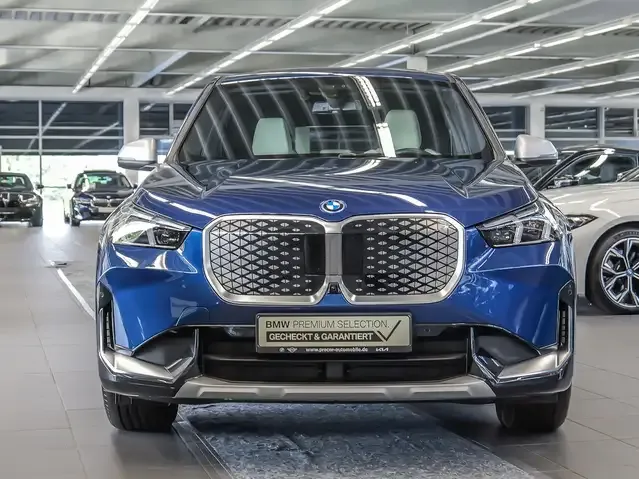 BMW iX1