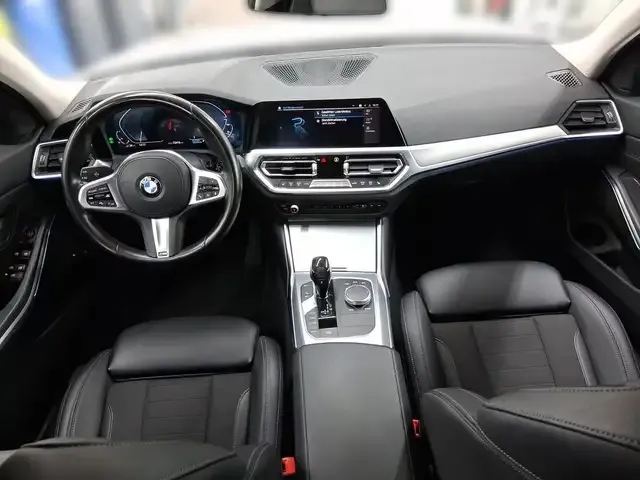 BMW 330