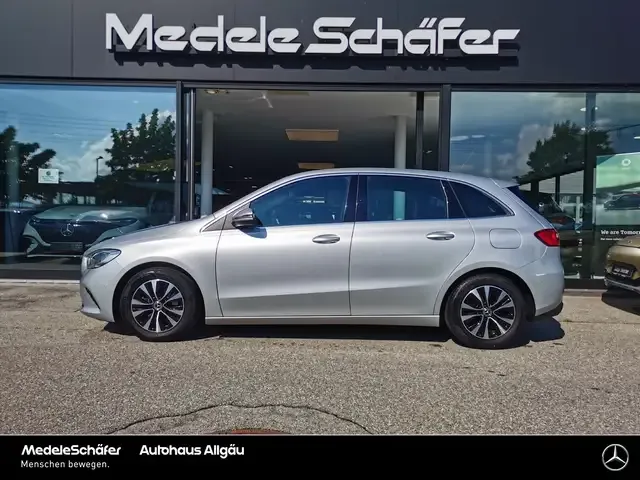 Mercedes-Benz B 180