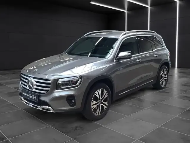 Mercedes-Benz GLB 220