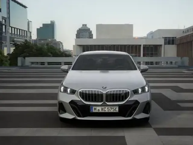 BMW i5