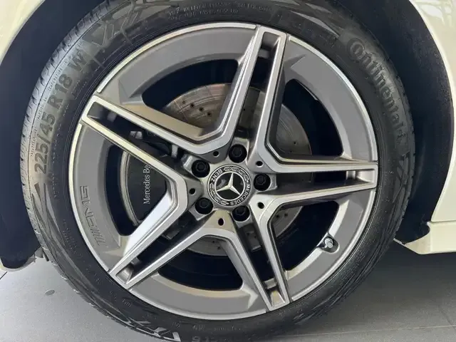 Mercedes-Benz CLA 200