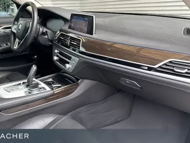 BMW 730