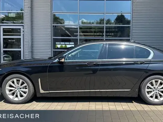 BMW 730