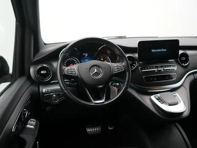 Mercedes-Benz V 220