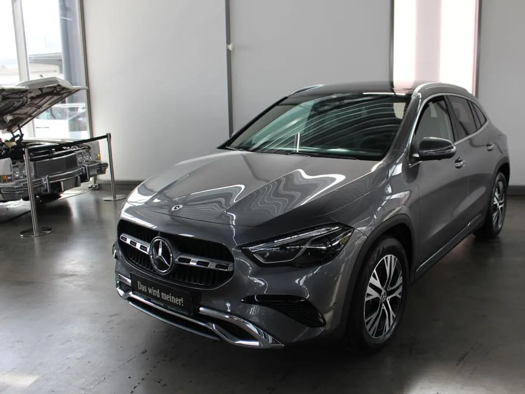 Mercedes-Benz GLA 200