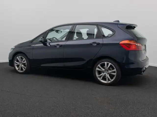 BMW 225