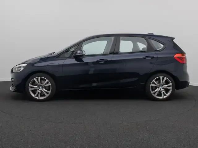 BMW 225