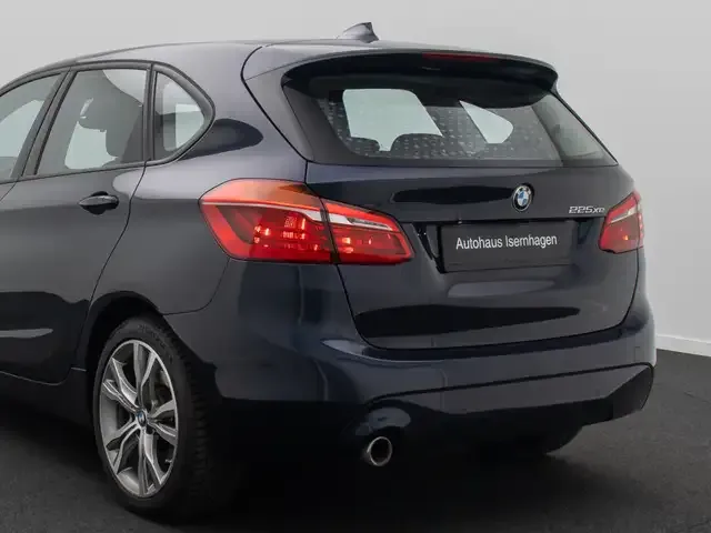 BMW 225