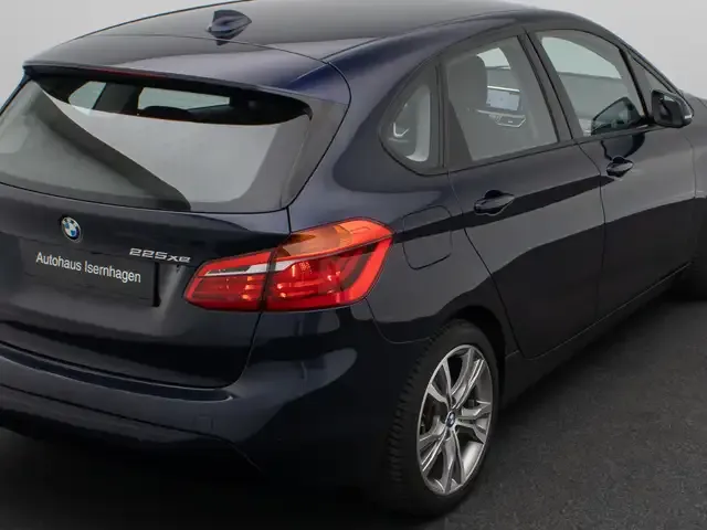BMW 225