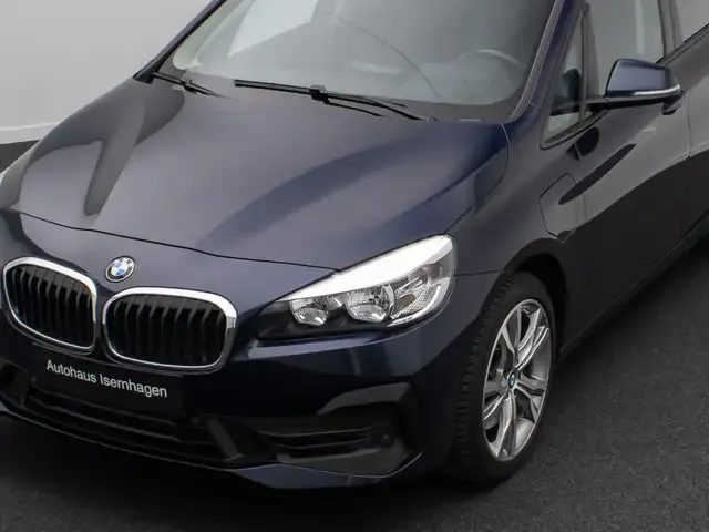 BMW 225