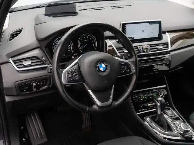 BMW 225
