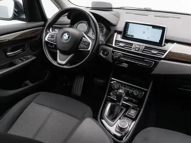 BMW 225
